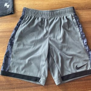 Nike boys dri-fit shorts size 6-7